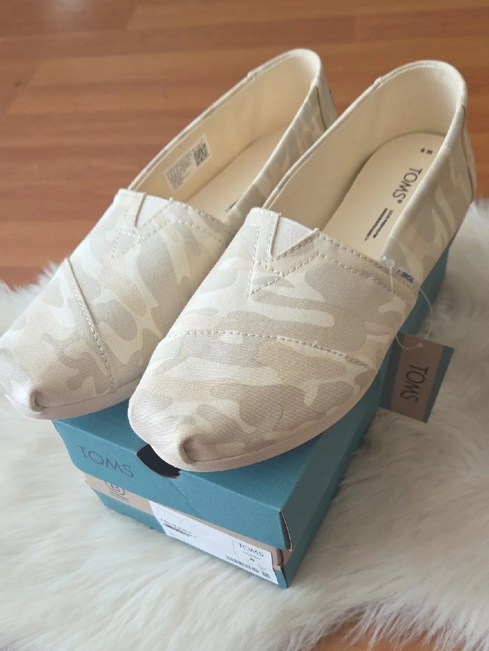 NWT Toms Women's Slip-On Alpargata Egret Camo Sz 8